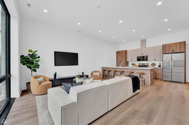 1625 W 13th Street 300, Chicago, IL 60608