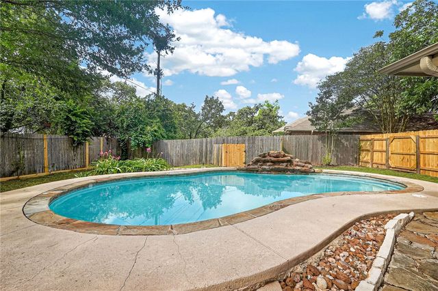 2925 Mirrormere Circle, Bryan, TX 77807