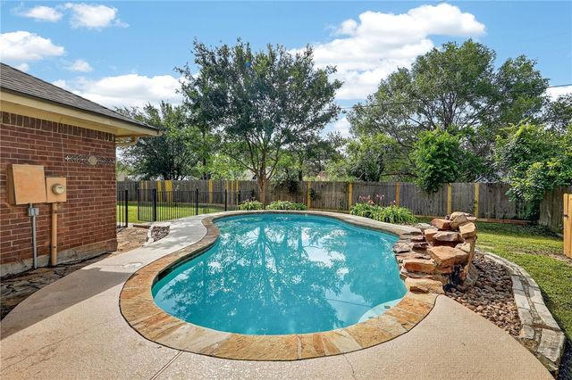 2925 Mirrormere Circle, Bryan, TX 77807