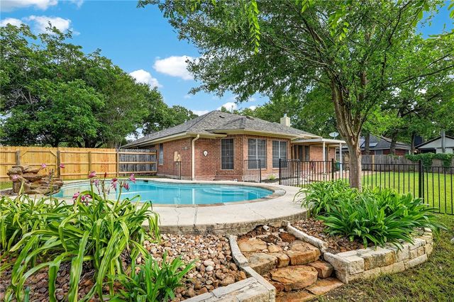 2925 Mirrormere Circle, Bryan, TX 77807