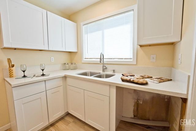 2914 Cedar Street, Bakersfield, CA 93301