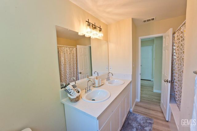 2914 Cedar Street, Bakersfield, CA 93301