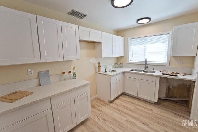 2914 Cedar Street, Bakersfield, CA 93301