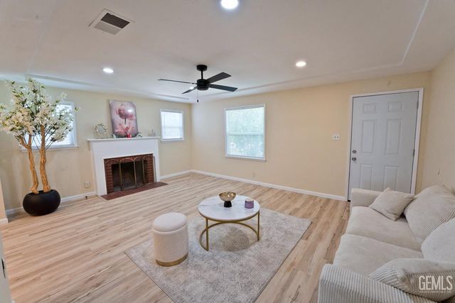 2914 Cedar Street, Bakersfield, CA 93301