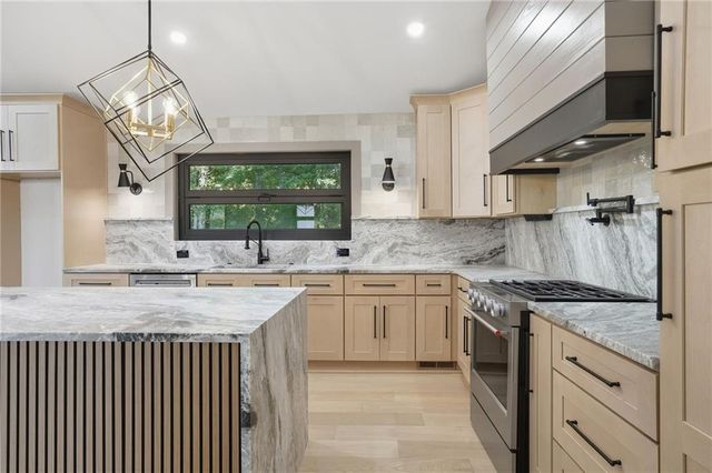 190 Crestwood Court, Alpharetta, GA 30009