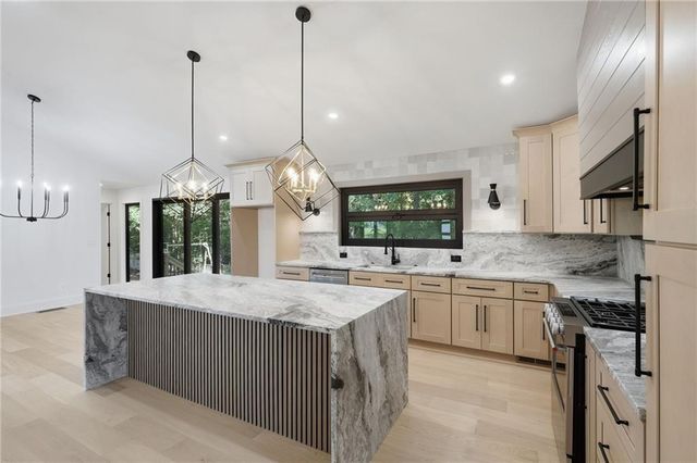 190 Crestwood Court, Alpharetta, GA 30009