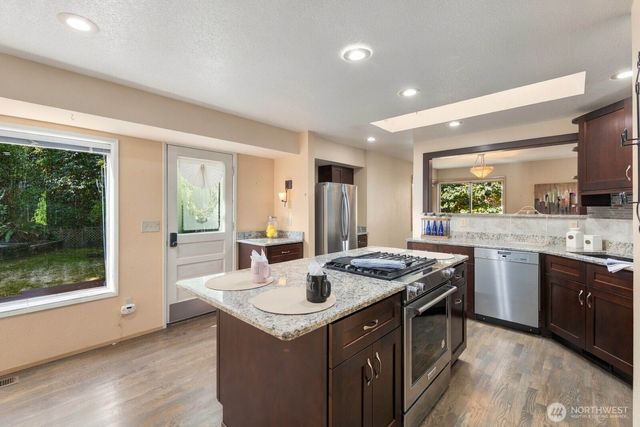 6922 N Meadowdale Road, Edmonds, WA 98026