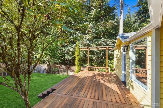 6922 N Meadowdale Road, Edmonds, WA 98026
