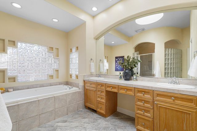 6515 Alpine Trail Street NE, Albuquerque, NM 87111