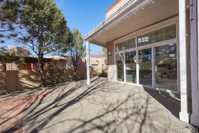 6515 Alpine Trail Street NE, Albuquerque, NM 87111