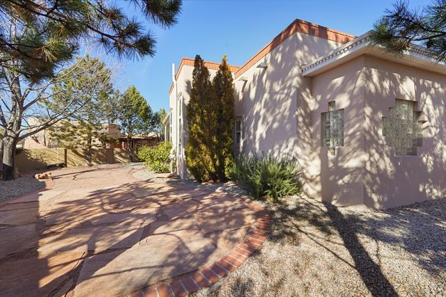 6515 Alpine Trail Street NE, Albuquerque, NM 87111