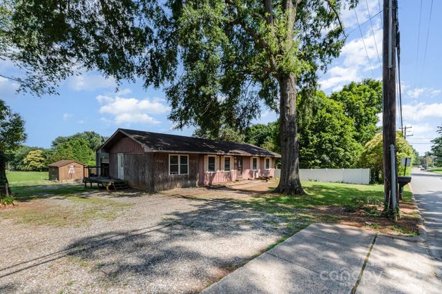 816 Radio Road, Statesville, NC 28677