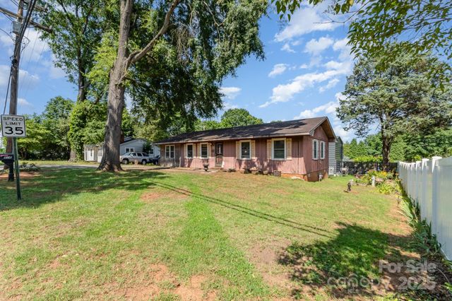816 Radio Road, Statesville, NC 28677