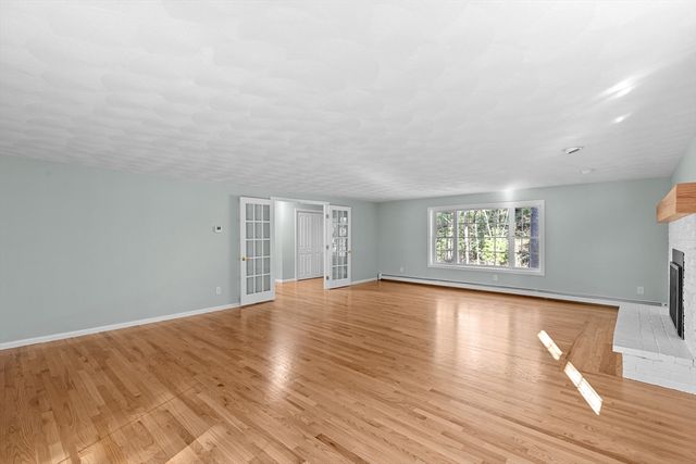 196 Bourne Rd, Plymouth, MA 02360