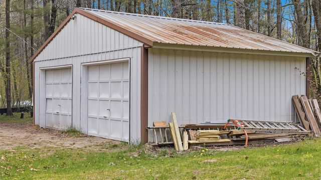 7140 N Amy School Road, Howard City, MI 49329