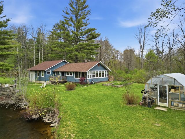 7140 N Amy School Road, Howard City, MI 49329