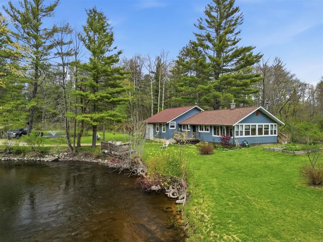 7140 N Amy School Road, Howard City, MI 49329