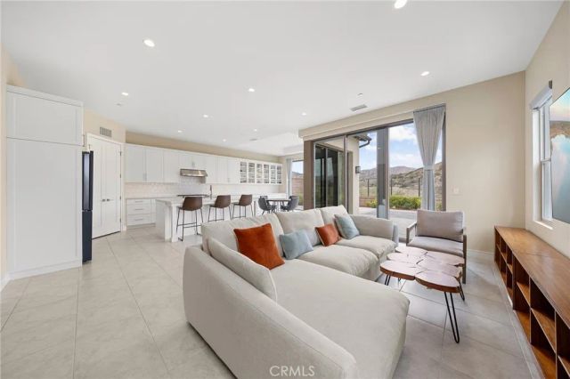 134 Tomahawk, Irvine, CA 92618
