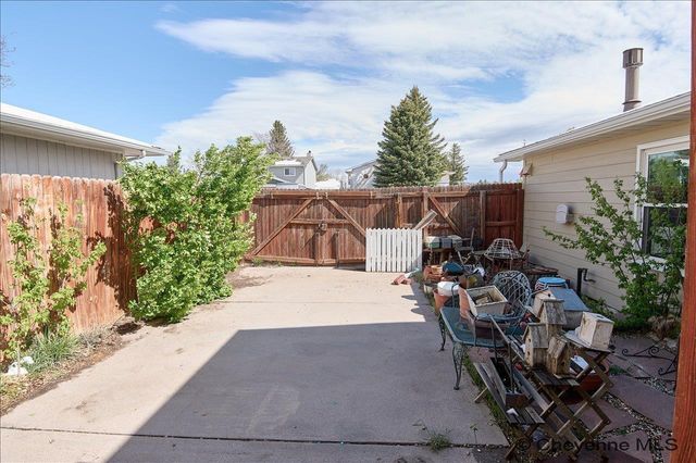 5020 MOUNTAIN RD, Cheyenne, WY 82009