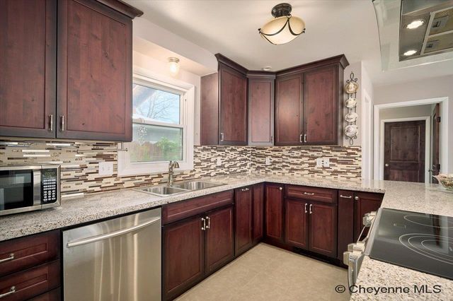 5020 MOUNTAIN RD, Cheyenne, WY 82009