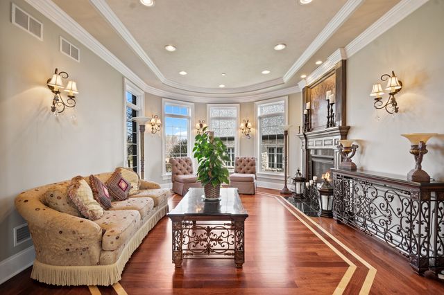 39W431 Long Meadow Lane, St. Charles, IL 60175