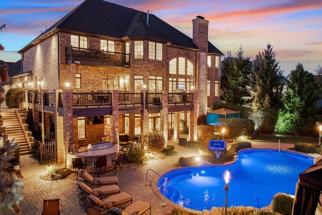 39W431 Long Meadow Lane, St. Charles, IL 60175