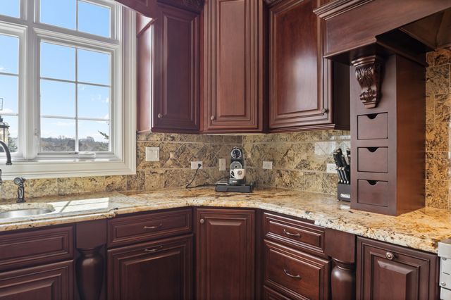 39W431 Long Meadow Lane, St. Charles, IL 60175