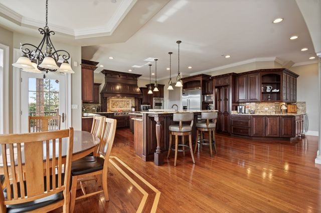 39W431 Long Meadow Lane, St. Charles, IL 60175