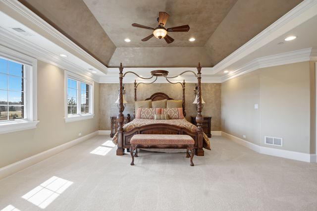 39W431 Long Meadow Lane, St. Charles, IL 60175