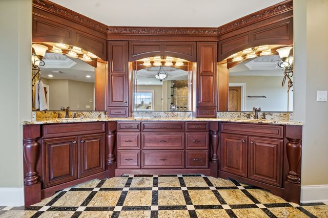 39W431 Long Meadow Lane, St. Charles, IL 60175