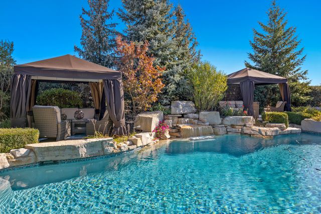 39W431 Long Meadow Lane, St. Charles, IL 60175