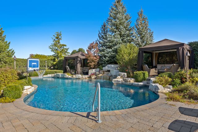 39W431 Long Meadow Lane, St. Charles, IL 60175