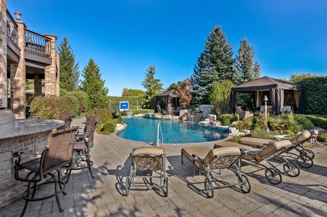 39W431 Long Meadow Lane, St. Charles, IL 60175