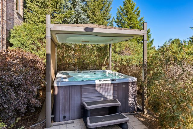 39W431 Long Meadow Lane, St. Charles, IL 60175