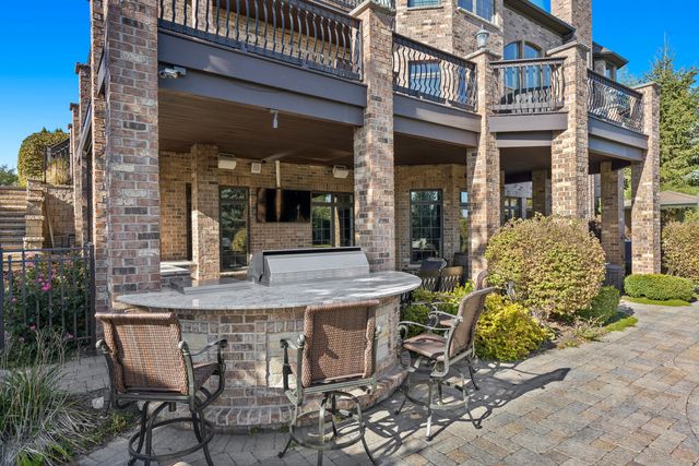 39W431 Long Meadow Lane, St. Charles, IL 60175