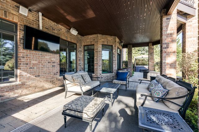 39W431 Long Meadow Lane, St. Charles, IL 60175