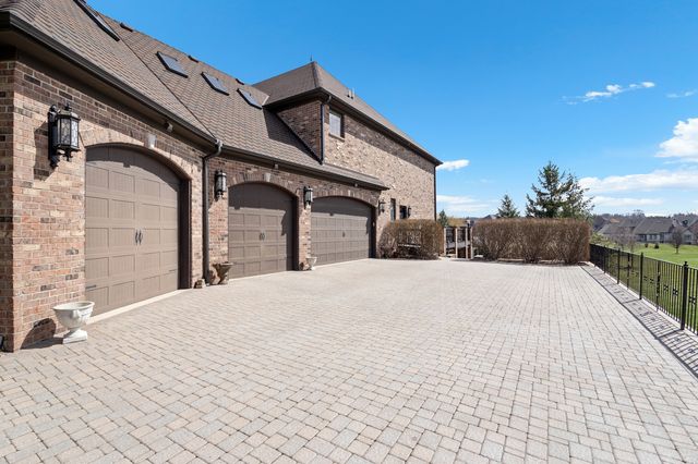 39W431 Long Meadow Lane, St. Charles, IL 60175