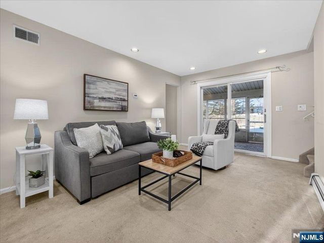 33 Sherwood Drive, Ramsey, NJ 07446