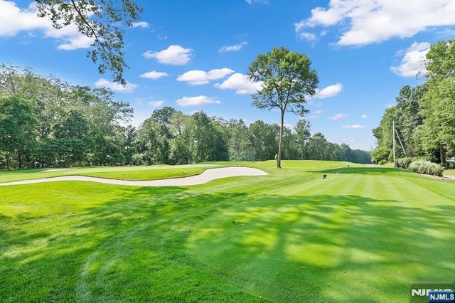 33 Sherwood Drive, Ramsey, NJ 07446