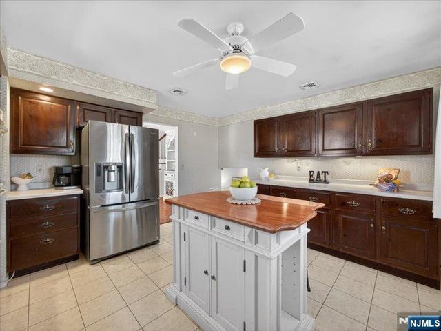 33 Sherwood Drive, Ramsey, NJ 07446