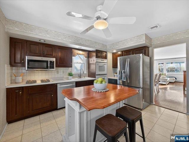 33 Sherwood Drive, Ramsey, NJ 07446