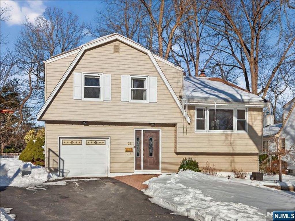 33 Sherwood Drive, Ramsey, NJ 07446