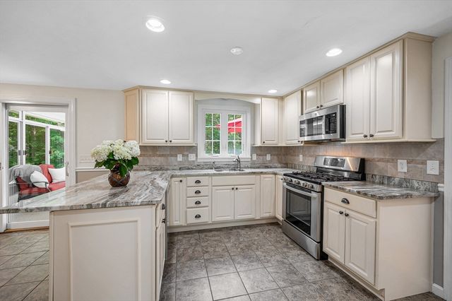 207 Trout Brook Rd, Dracut, MA 01826