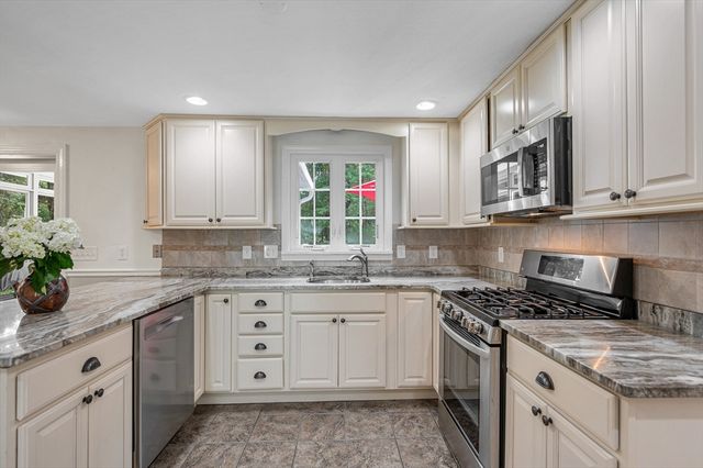 207 Trout Brook Rd, Dracut, MA 01826