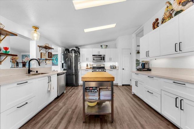 23504 Dersch Road, Anderson, CA 96007