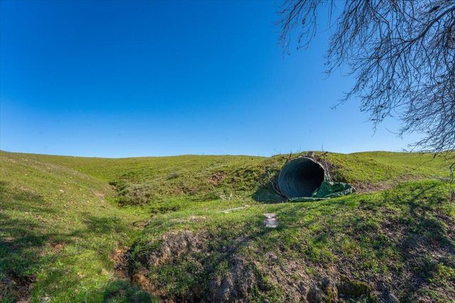 23504 Dersch Road, Anderson, CA 96007