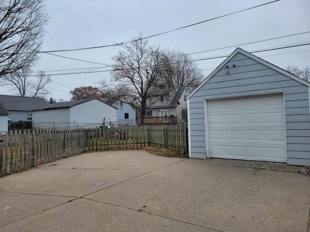 2002 Bush Avenue, Saint Paul, MN 55119