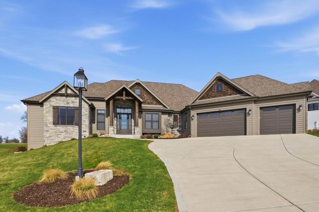 1636 Upland COURT, Hartland, WI 53029