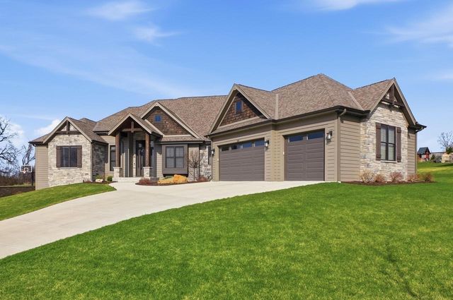 1636 Upland COURT, Hartland, WI 53029