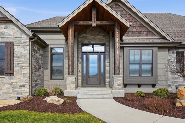 1636 Upland COURT, Hartland, WI 53029
